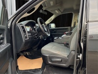 TRAILER SWAY CONTROL, OIL PRESSURE GAUGE, REAR STEP BUMPER, TRACTION CONTROL, AIR CONDITIONING, POWE... (image 8)