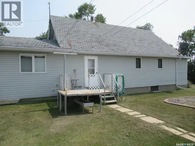 207 2nd AVENUE W Smiley, Saskatchewan in Houses for Sale in Saskatoon - Image 7
