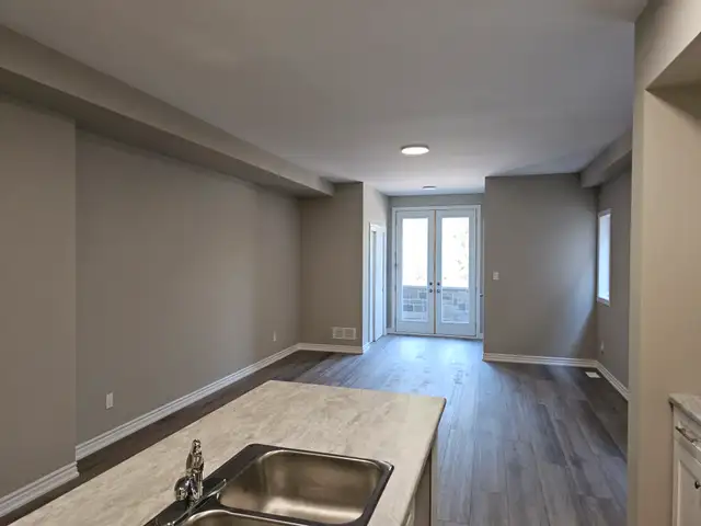 53 - 55 Huron Street - 55 Upper Townhome for Rent63009272397441121
