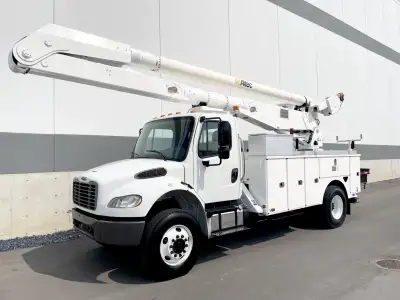 ! EXTRA CLEAN ONE OWNER 4X4 CUMMINS DIESEL BUCKET TRUCK ! ONLY 71,000 MILES ! HARD TO FIND 4X4 UTILI...