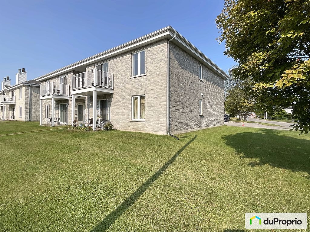 $815,000 - Quadruplex in Trois-Rivières (Trois-Rivières) — photo 2