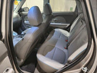 Great urban commuter car in this electric 18 Kia Soul Luxury. Complete with navigation, sunroof, cam... (image 5)