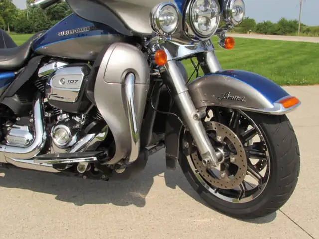 2017 Harley-Davidson FLHTK Electra Glide Ultra Limited Low New D in Sport Touring in Leamington - Image 7