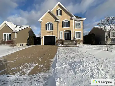 Magnifique cottage de style européen, avec garage intégré. Un véritable clé en main. Propriété entre...