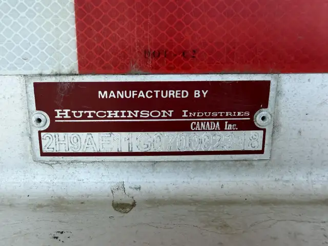 2011 HUTCHINSON TC406 in Heavy Trucks in Kamloops - Image 27