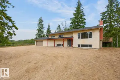 12 acre equestrian property less than 10 minutes from Edmonton/Devon, and under 30 minutes to the Ed...