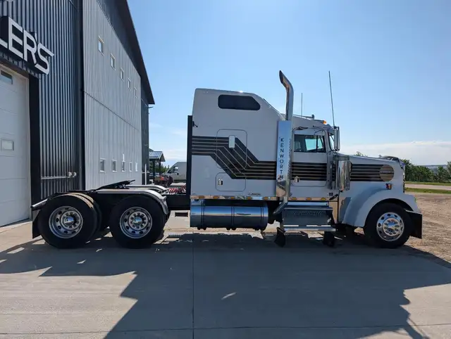 1998 KENWORTH W900L in Heavy Trucks in City of Montréal - Image 5