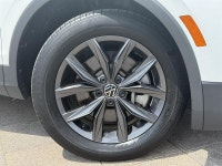 Humberview Volkswagen on the Queensway This Certified Pre-Owned 2022 Volkswagen Tiguan Comfortline 4... (image 8)