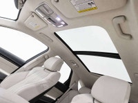 Le Genesis GV70 Prestige 2025 est un VUS de luxe qui se distingue par son équilibre remarquable entr... (image 2)