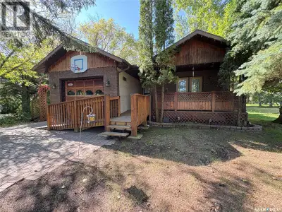 Here you will find an absolute one of a kind property, an acreage in town, on the outskirts of Lange...