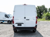 . Engine: 6 Cylinder Engine (image 4)