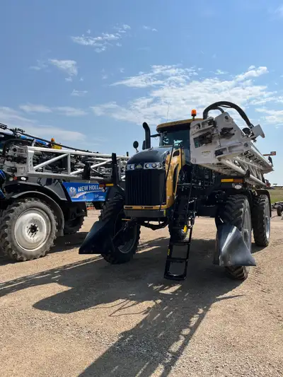 2019 RoGator RG1300C 2250 Hours 2019 Rogator 1300C 132' Aluminum booms Pin Point 2 4 Wheel Steering...