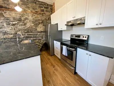 Stunning 2 Bdrm - Queen Street -  NOW OR AUG/SEPT 2025