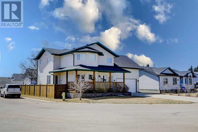 5215 55 Avenue Eckville, Alberta in Houses for Sale in Red Deer - Image 2