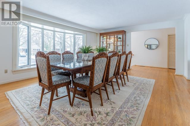 1747 VALENTINE GDNS Mississauga, Ontario in Houses for Sale in Mississauga / Peel Region - Image 4