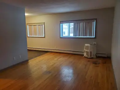 Renovated 1 bedroom suites in a clean and quite building in East Kildonan. Building is pet friendly...