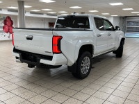 Efficiency and utility come together in this 2025 Toyota Tacoma HYBRID, a pre-owned pickup that brin... (image 5)