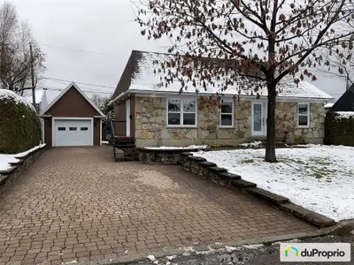 OFFRE D'ACHAT ACCEPTÉE en date du 10 JANVIER 2026 Charmant bungalow entièrement rénové avec garage d...