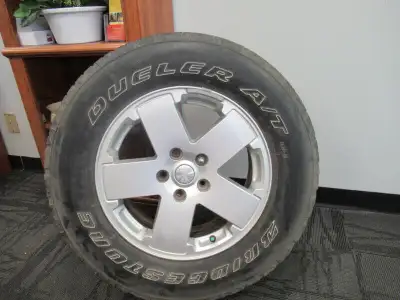 255/70/18 Bridgestone Dueller A/T on factory Jeep alloy 5 bolt rim.