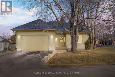 Welcome to stunning 728 St. Antoine, where everyday living feels just a little more elevated! Locate...
