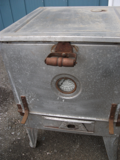 100 year old electric apartment stove from the twenties in good condition 1540 hwy 62 Bloomfield 613...