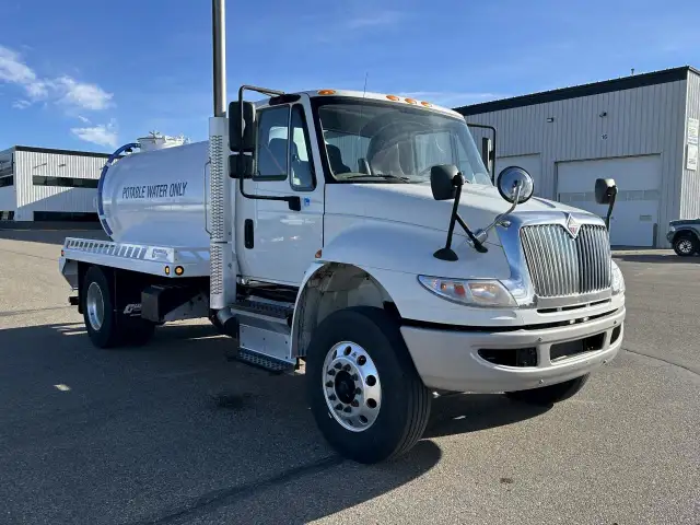 2019 International International 4300 water truck in Heavy Trucks in Regina - Image 9