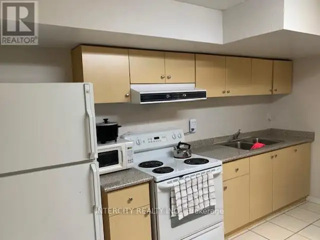 BSMT - 17 ALDWINCKLE HEIGHTS Toronto (York University Heights),  in Long Term Rentals in City of Toronto - Image 11