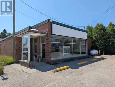 Opportunity knocks with this fully detached commercial offering on Wawa's main thoroughfare. This pr...