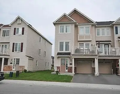 Stunning 1400 square foot and modern 2 bedroom, 1.5 bath Mattamy town-home located in Fairwinds in K...