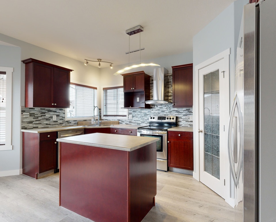 #7781 -3 Bed in Pinnacle $2500 With Heated Garage. Avail. Nov 1 5