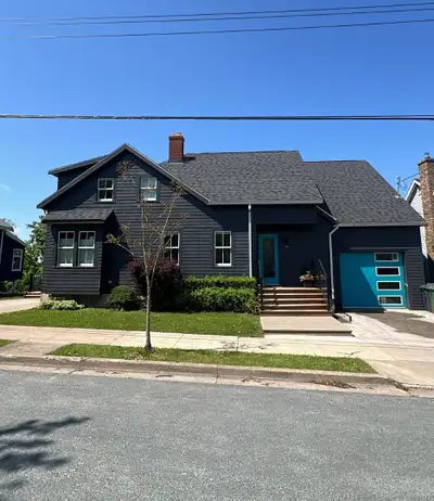 25-052 Fabulous home in Southdale. Utilities included.
