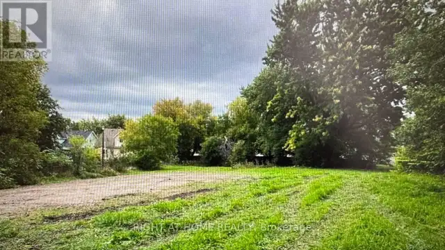 7878 YONGE STREET Innisfil (Stroud), Ontario in Land for Sale in Barrie - Image 3
