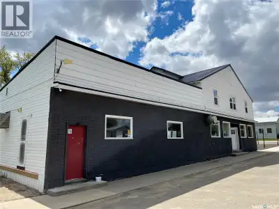 Middle Lake Hotel – Business & Property For Sale Fantastic opportunity to own a fully operational ho...