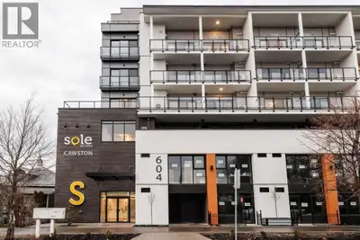 Welcome to this bright and spacious corner unit offering stunning city and mountain views, ideally l...