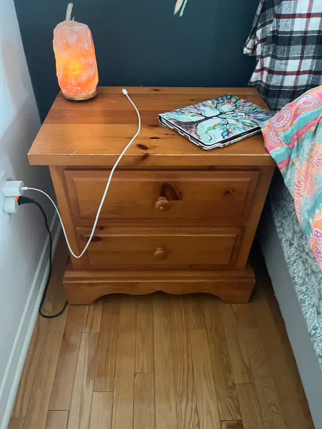 Used Solid Pine wood dresser with matching nightstands in Dressers & Wardrobes in Ottawa - Image 9