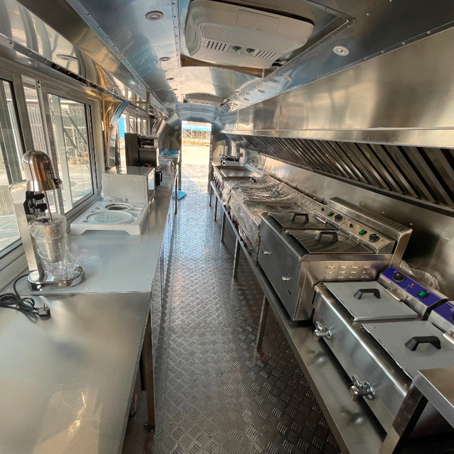 food truck Concession Trailers food trailer 30ft in Industrial Kitchen Supplies in Burnaby/New Westminster - Image 4