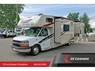 Coachmen Leprechaun 260DS avec 2 extensions + Crics Hydrauliques. Les équipements sont les suivants...