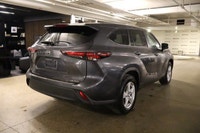 This Toyota HIGHLANDER has a strong Intercooled Turbo Regular Unleaded I-4 2.4 L/146 engine powering... (image 6)