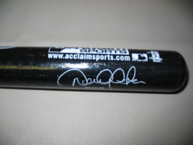 New DEREK JETER MINI LOUISVILLE SLUGGER BASEBALL BATS 2002 in Other in City of Toronto - Image 4