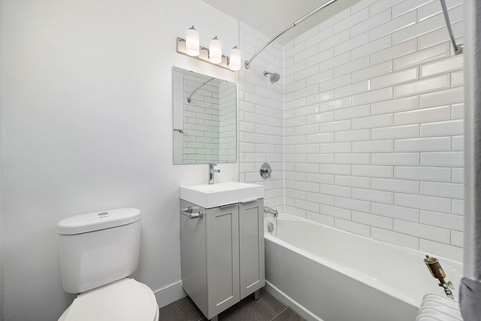 2 Bedroom Apartment for Rent - 877 Kennedy Road 5