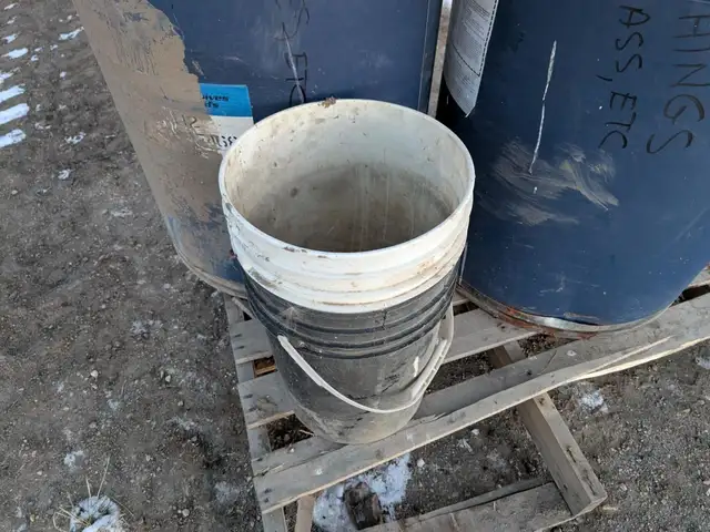 QTY OF TOOLS in Heavy Trucks in Kamloops - Image 8