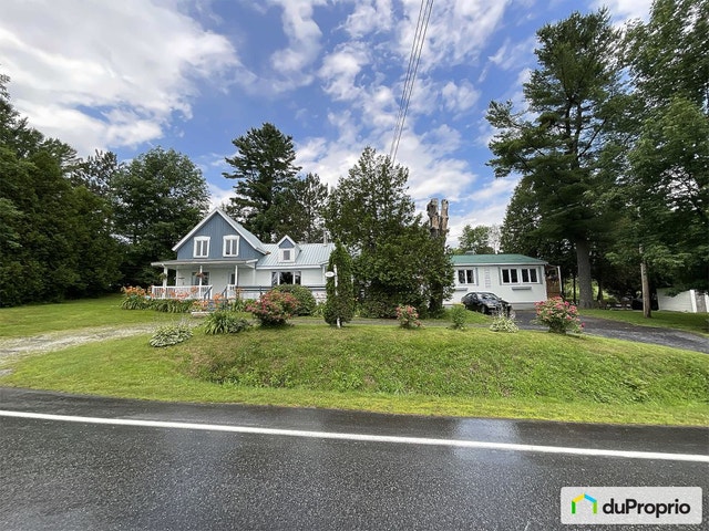 $649,900 - Triplex for sale in Magog — photo 1