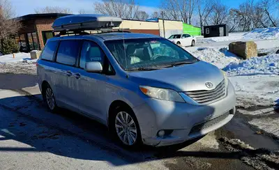2014 TOYOTA SIENNA XLE AWD, Automatique, Air climatise, 5portes, 8places, Lecteur CD-Camera de recul...