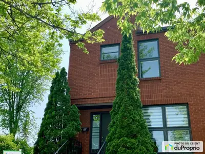 Unité de coin! Superbe maison en rangée située dans un quartier central et très recherché : le Manoi...