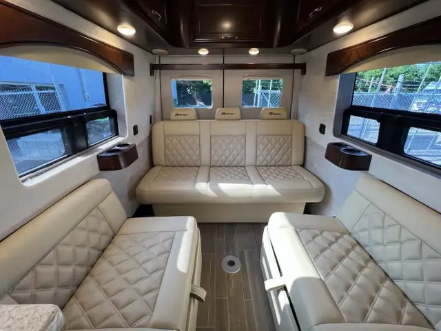 2018 Regency 3500 XALTA LX **SPRINTER MERCEDES DIESEL 4X4** in RVs & Motorhomes in Laval / North Shore - Image 24