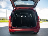 Welcome to 400 Chrysler Dodge Jeep Ram. 3.6L Pentastar V-6 engine - Advanced infotainment systems -... (image 7)