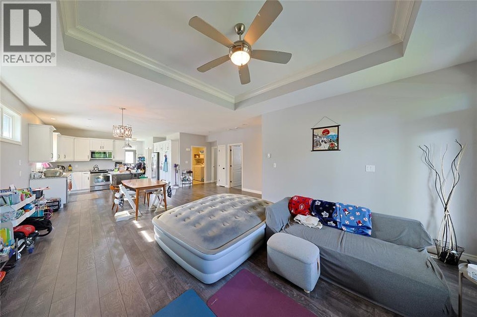 229 MEADOWLARK LANE Sarnia, Ontario 5