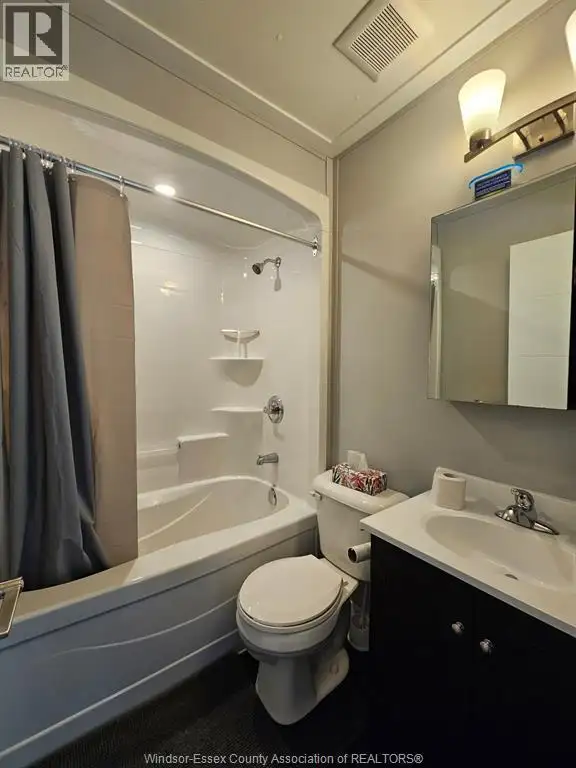 981 COUNTY RD 2 Unit# 439 Lakeshore, Ontario in Houses for Sale in Leamington - Image 8