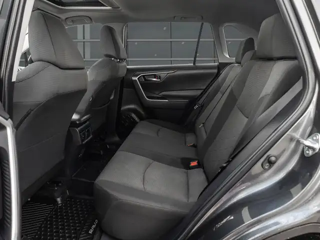 2022 Toyota RAV4 XLE AWD | Sunroof | Heated Steering | CarPlayS in Cars & Trucks in Guelph - Image 26