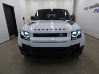 Découvrez votre prochain partenaire d'aventure : le superbe Land Rover Defender Blanc 2023. Plus qu'... (image 2)